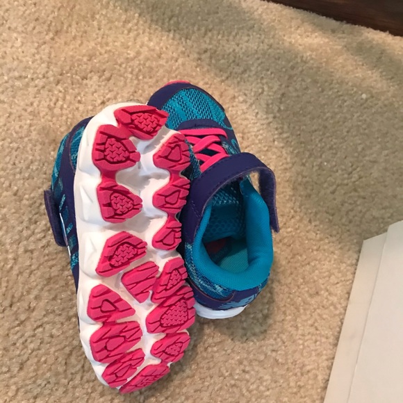Blue and pink new balance - Picture 2 of 3